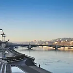 Hotelf1 Lyon Солез
