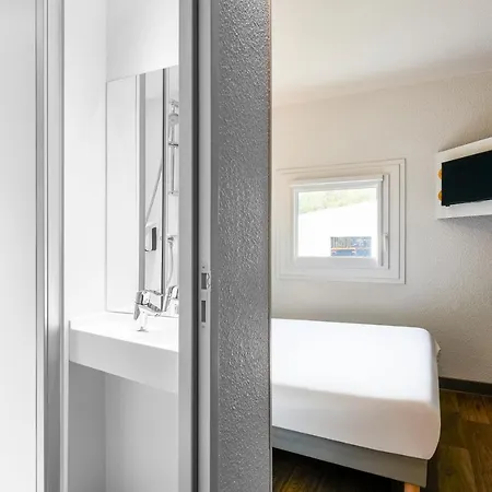 Hotel Hotelf1 Lyon