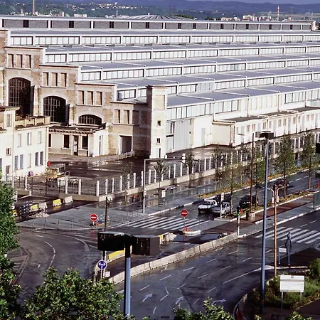 Отель Hotelf1 Lyon Солез