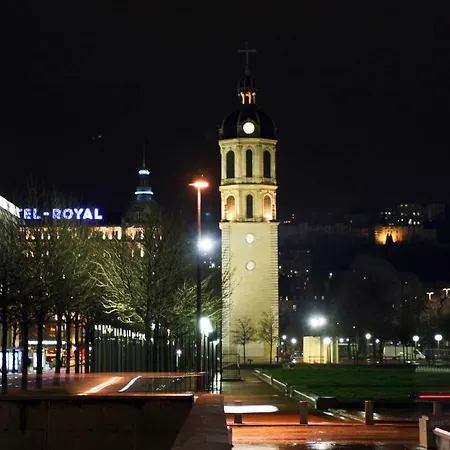 Hotelf1 Lyon *