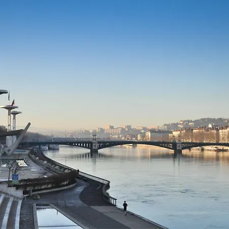 Hotelf1 Lyon Solaize