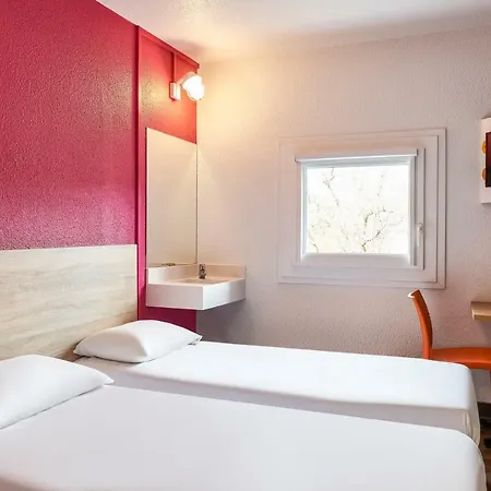 Hotelf1 Lyon Hotel *