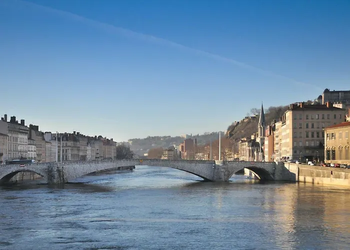 Hotelf1 Lyon *