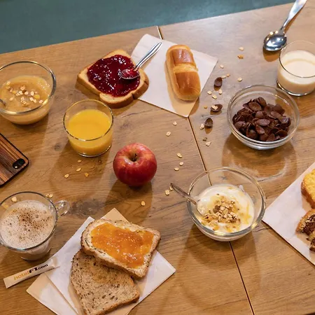 Отель Hotelf1 Lyon Солез